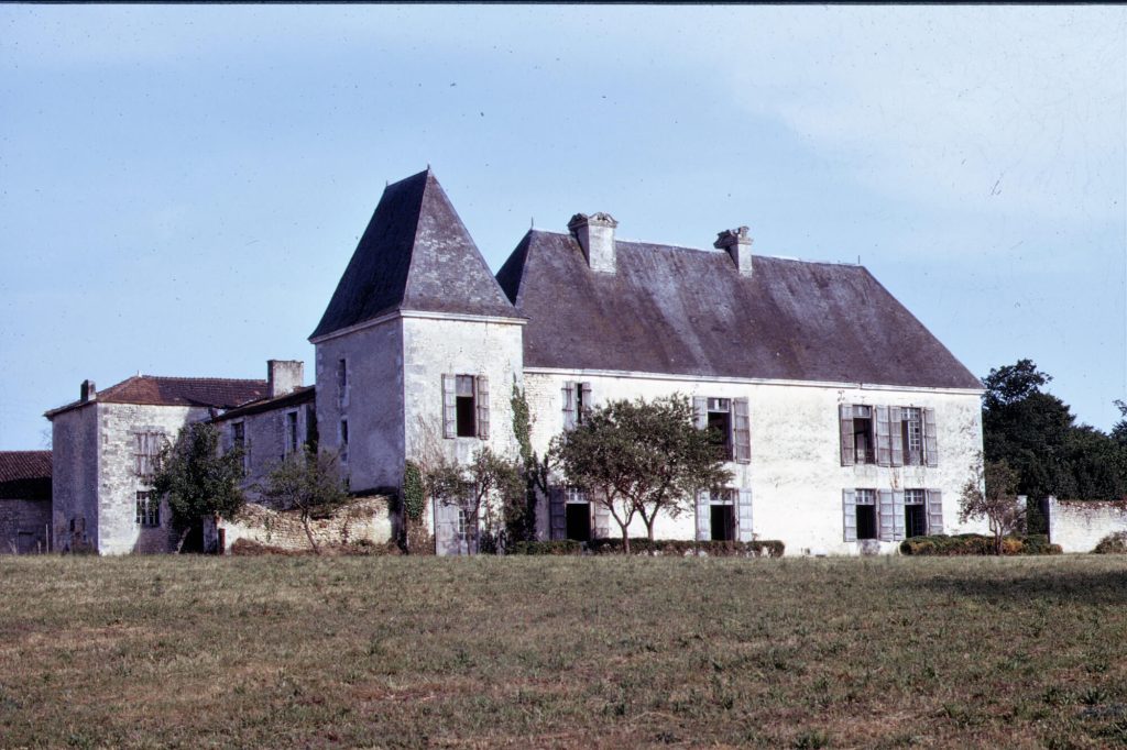 1975 Façade Ouest et Nord Château de Balzac Charente (1)