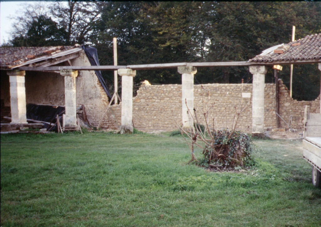 2009-Restauration-des-colonnadesChateau-de-Balzac-Charente