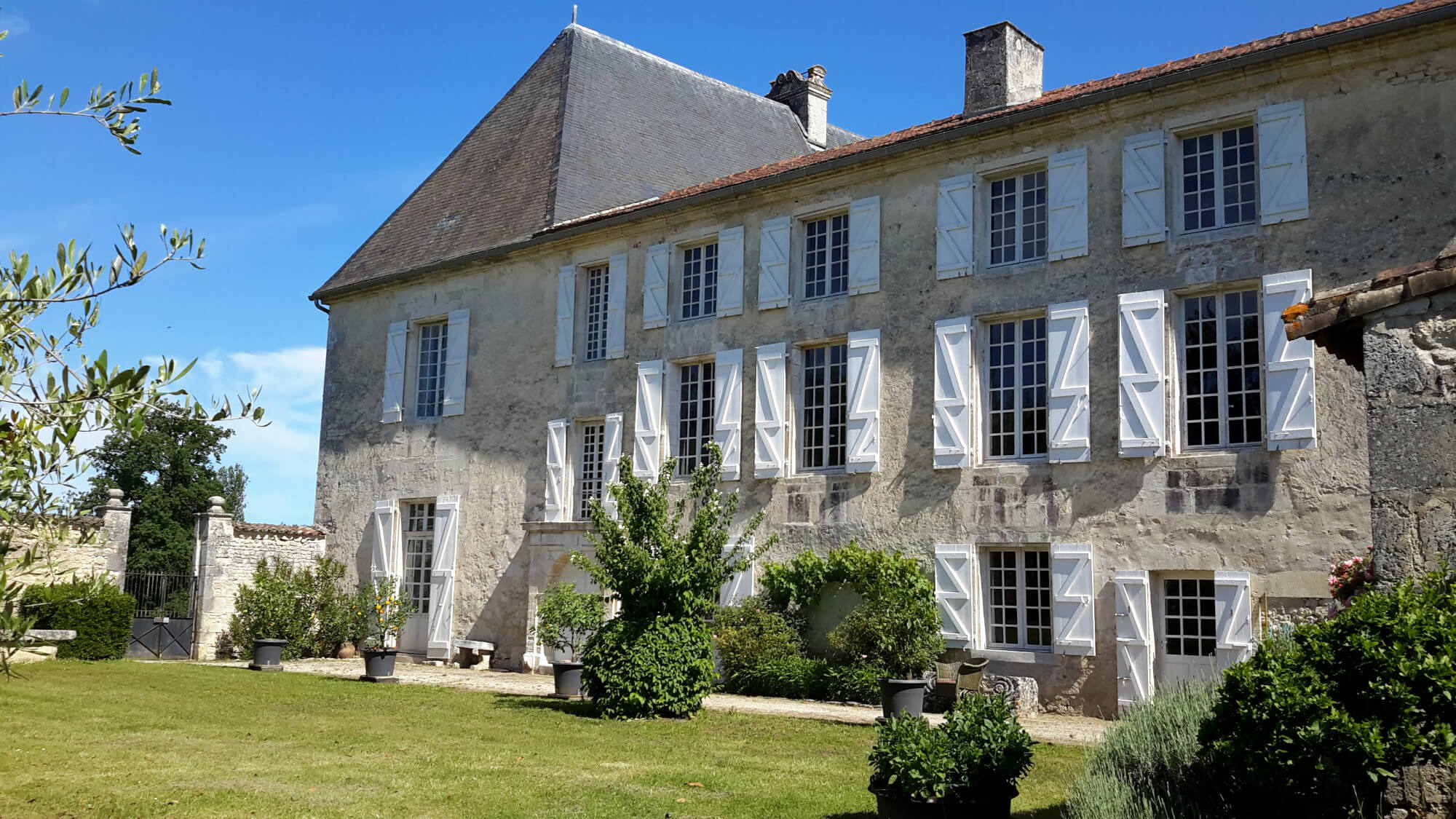 Façade Sud Château de Balzac Charente