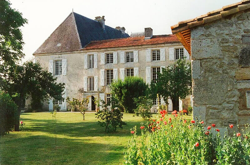 Façade sud et jardin Château de Balzac